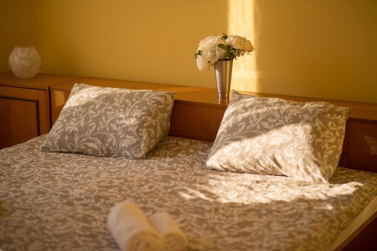 Holiday Home Nives Tivat Kültér fotó