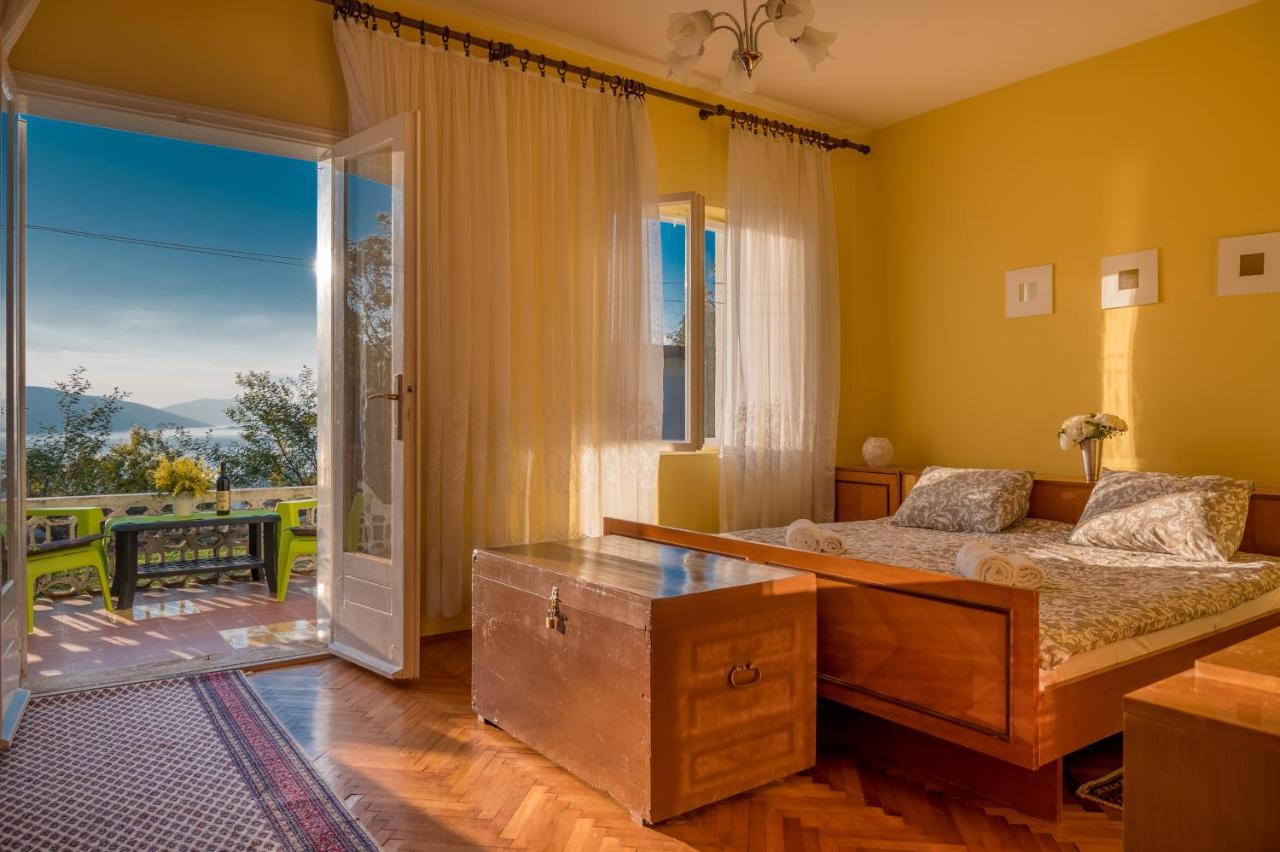 Holiday Home Nives Tivat Kültér fotó
