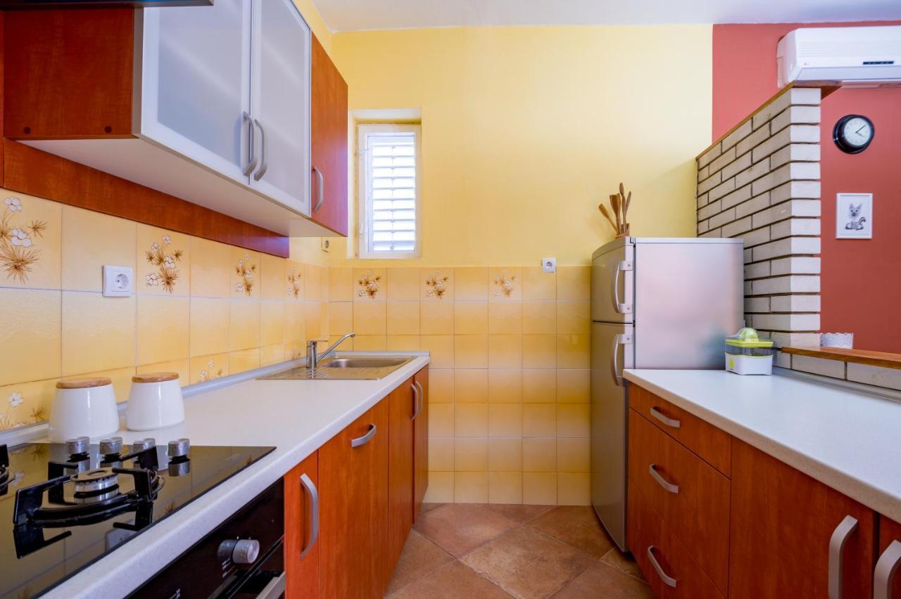 Holiday Home Nives Tivat Kültér fotó