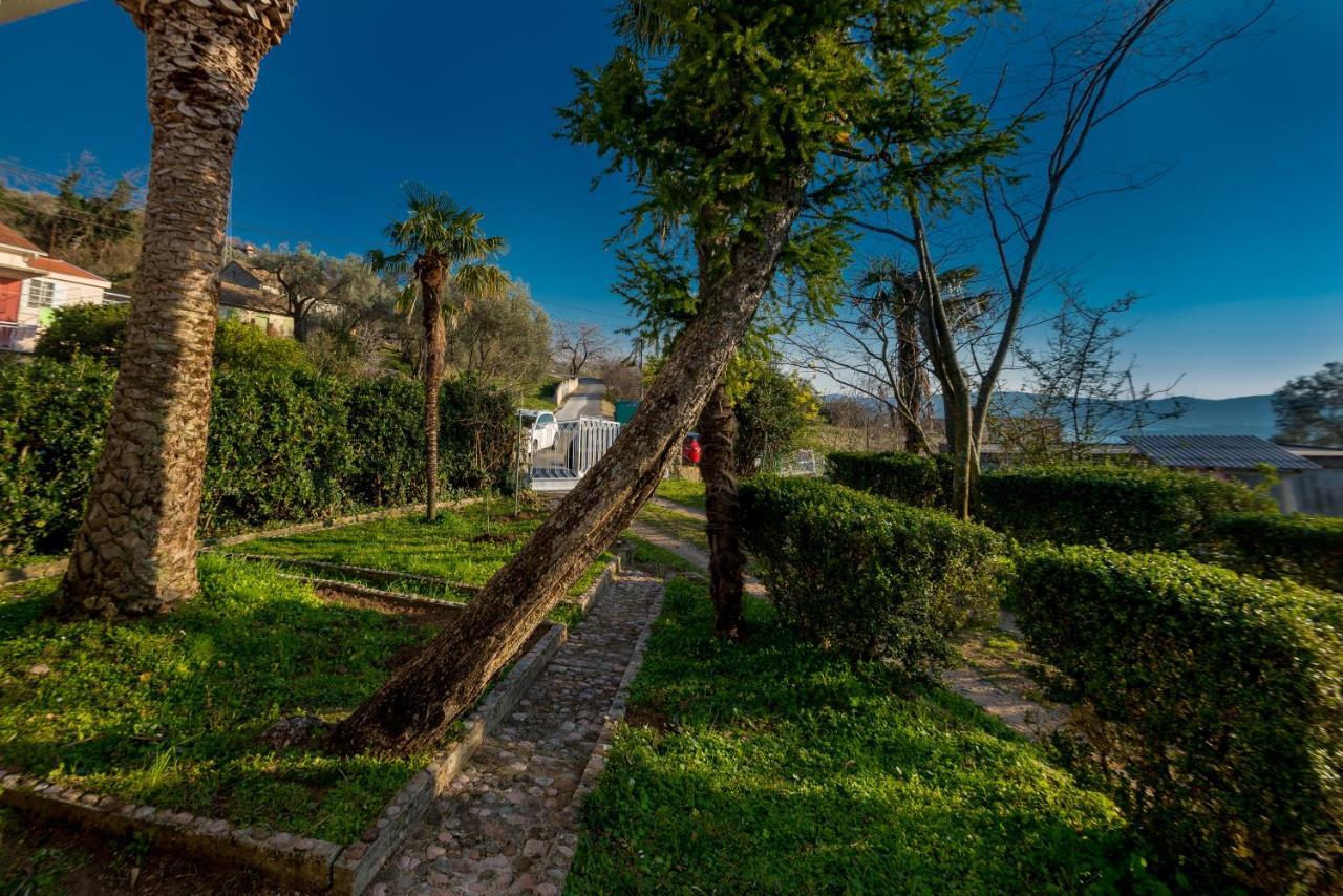 Holiday Home Nives Tivat Kültér fotó