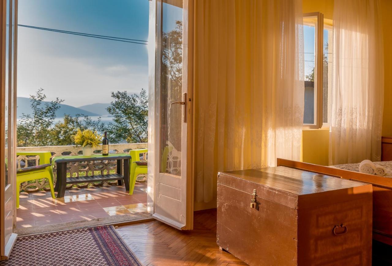 Holiday Home Nives Tivat Kültér fotó