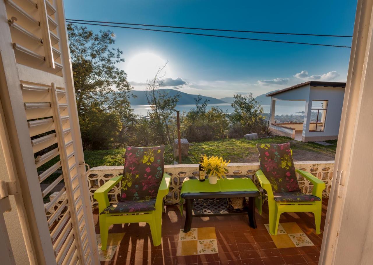 Holiday Home Nives Tivat Kültér fotó